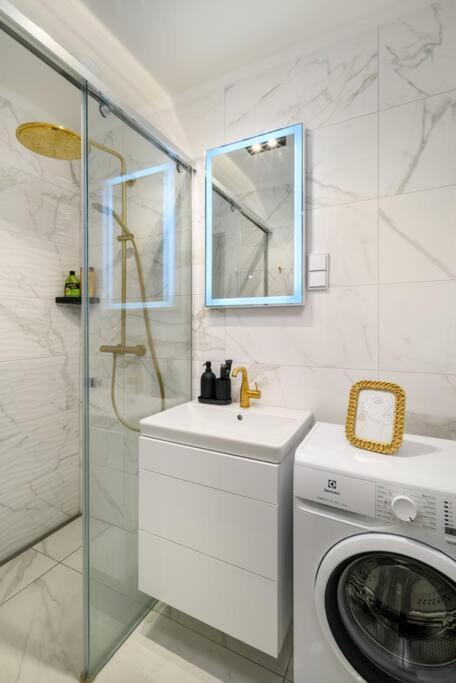 2Budapest Eye-Freegym And Sauna Luxury Home Esterno foto